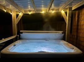 소거티즈에 위치한 호텔 Catskill Winter Ski Cabin Hot Tub Saugerties