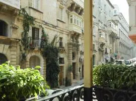 Traditional Maltese Private Maisonette with Front Balcony - Valletta
