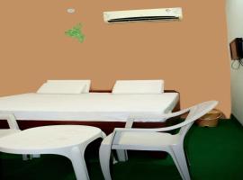 OYO Royals Rana Hotel, отель в городе Мератх