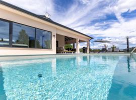 Villa Coriticum with pool and indoor Jacuzzi, viešbutis mieste Kringa