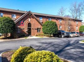 Studio 6 Suites Charlotte, NC - Tyvola Rd Executive Park, hotel em Charlotte
