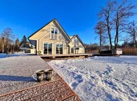 Namelis ant vandens "Giliaus namelis"