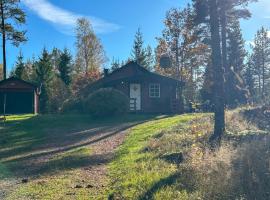 Farmstay Götes Cabin, 2p, hotel u gradu Årjäng