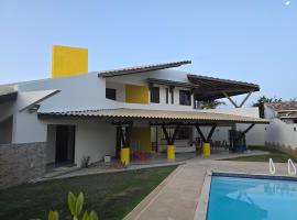 Casa 4 suites Praia do flamengo salvador, hotel sa Salvador