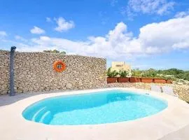 Peaceful Home with Private Pool and Rooftop Jacuzzi