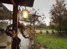 בקתת העץ של מירה ואמיר, hotel a Beit Hillel