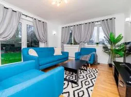 Modern 4 Bedroom House w Parking in Milton Keynes