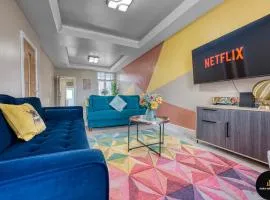 Modern 4BR Home for 10 Free Parking Fast Wi-Fi