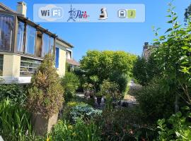 Au Petit Bonheur: Herblay şehrinde bir otel