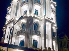 Hotel Huy Hoàng โรงแรมในHải Hậu