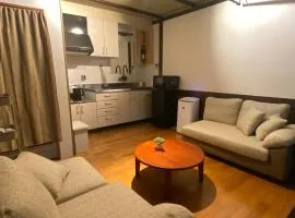 guesthouse Yokomachi 一棟貸切リビング寝室別