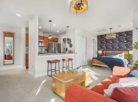 Chrysanthemum Loft with King Bed, Balcony, Bikes