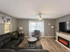 4-Bedroom ALL King Beds Near mall Family friendly