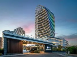 Grand Sapphire Casino, High Floor, Sea View