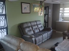 Home away From Home، فندق في ديربان