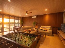 Entire Villa, Ferry Terminal Pickup & Breakfast, ξενοδοχείο σε Pulau Sembakau Kecil