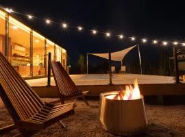 Dew - Mirror Cabin, Pool, HI-VIEW, fire pit, grill