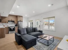 Waterfront 1BR Suite Private and Modern and Queen Bed