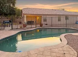 4Br Desert Resort Large Yard w Heated Pool