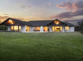 5-Acre Farm Paradise Escape nr Albany - Silverdale, Hotel in Dairy Flat