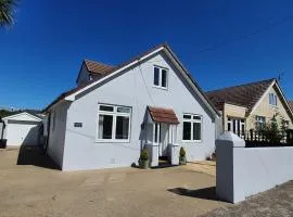 Seashore House - Short walk to beach and restaurants