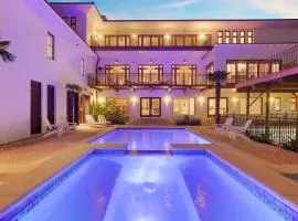 Villa Blanco - Huge Waterfront Home in Destin Near the Beach with Large Private Pool & Theater