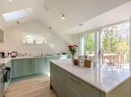 4 Bed in Water Yeat oc-c30989