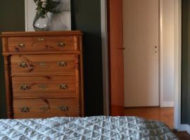 Lägenhet nära hav och centrum, hotell i Halmstad