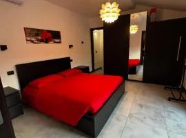 Modern Apartment with Balcony 2 Bedrooms & 2 Bathrooms near Cremona Fair