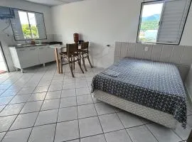 Apartamento compacto e aconchegante no Centro de Caraguá