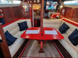 Voilier de tout confort, self catering accommodation in Cherbourg en Cotentin