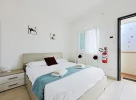 Azure Oasis with parking near the airport & beach