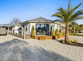 Beacon Breeze- minutes from the beach sleeps 10 wifi backyard oasis family friendly