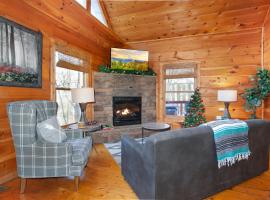 Cozy Sky Harbor Cabin for 12 w Hot Tub & Game Room, хотел в Сивиървил