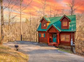 Cozy Sky Harbor Cabin for 12 w Hot Tub & Game Room, khách sạn ở Sevierville