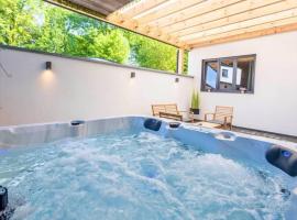 Charming 2-Bedroom House Rental in Dalhem, Belgium、Dalhemのホテル