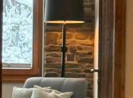 Swissalpschalet 6 PRO renovated - Same place as Swissalpschalet 4-5, hotel em Blatten bei Naters