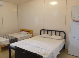 Priscilla Apartment Supermarket Restaurant Downstairs Free Parking Main Road Near Lautoka City Center, Hotel in Rewasau