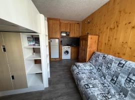 Location studio à Serre Chevalier 1350: Saint-Chaffrey şehrinde bir otel