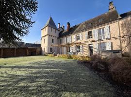 G&icirc;te de charme avec spa sous les &eacute;toiles Corr&egrave;ze, hotel cu spa din La Roche-Canillac