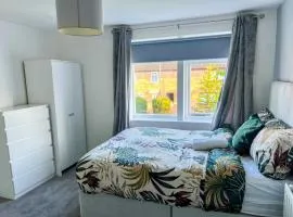 Bright & Cosy Urban Retreat