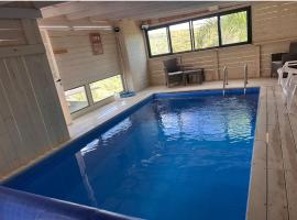 אחוזת שוקולד לבן, hotel a Ya‘ara