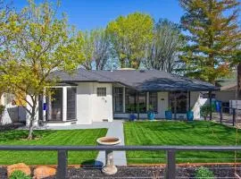 MIDCENTURY MANOR-Hot Tub & 5 Blocks to Town Center