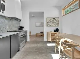 Stealth Off 12th - Walk to Downtown