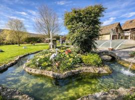 L'Auberge de la fontaine "Gîte Nyméa" et "Gîte L'Avérine", hotel a Fontaine-sous-Jouy