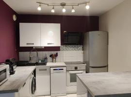 T2 Voltaire, Hotel in Bègles