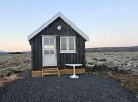 Lava Rock Cabin - BRAND NEW LISTING, hotell i Selfoss