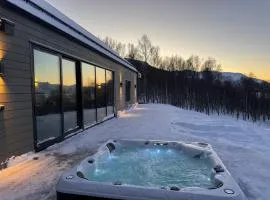 LyNora Lodge near Lyngen Alps, Skjervøy & Storslett