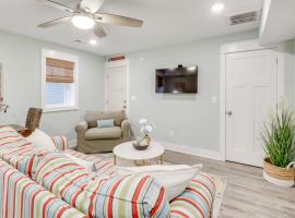 Walk to Beach Apt with Private Hot Tub!, спа хотел в Кил Девил Хилс