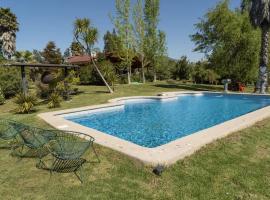 BUHO House Foresta BBQ Pet Swimming Pool Wifi, hotel en Melipilla